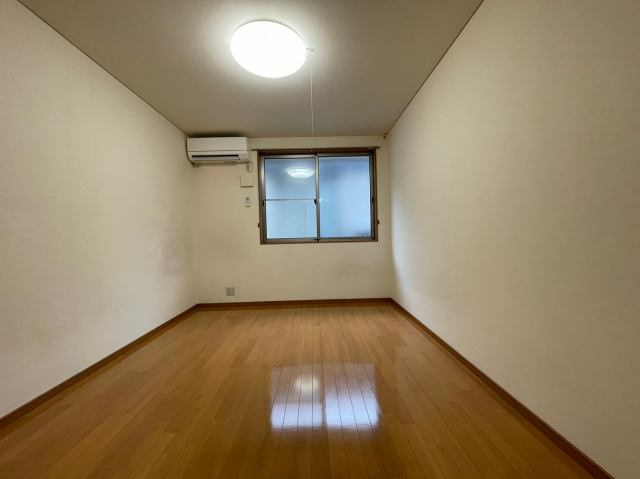 ヴィラ成和の居間・リビング