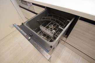 【キッチン】 | 【仲介手数料無料！！】日野市栄町4丁目　新築戸建て（全2棟）1号棟　4780万円 | 食器洗い乾燥機