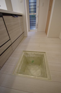 【収納】 | 【仲介手数料無料！！】日野市栄町4丁目　新築戸建て（全2棟）1号棟　4780万円 | 床下収納