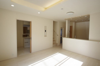 【居間・リビング】 | 【仲介手数料無料！！】日野市栄町4丁目　新築戸建て（全2棟）1号棟　4780万円