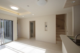 【居間・リビング】 | 【仲介手数料無料！！】日野市栄町4丁目　新築戸建て（全2棟）1号棟　4780万円