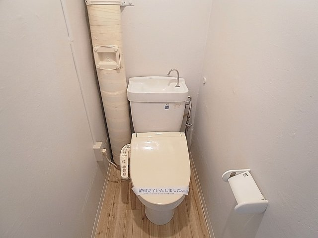 ビレッジハウス鈴蘭台1号棟のトイレ|温水洗浄便座付きトイレ