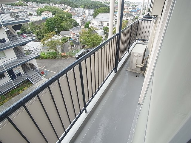 ビレッジハウス鈴蘭台1号棟のバルコニー|日当たりの良いバルコニー
