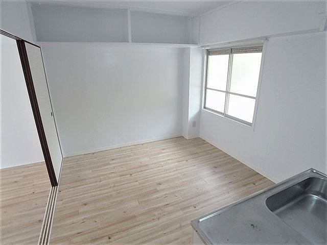 ビレッジハウス鈴蘭台1号棟の居間・リビング|明るく綺麗なダイニング