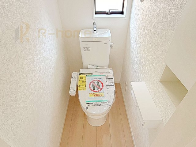 土浦市並木第15　新築戸建て　2号棟のトイレ|温水洗浄便座付きのトイレ。
トイレが２ヵ所設置で朝の忙しい時間でも安心です。