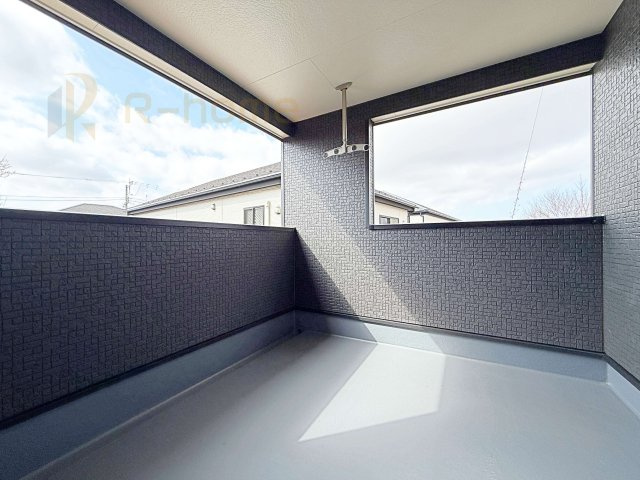 土浦市並木第15　新築戸建て　2号棟のバルコニー|急な雨でも安心のインナーバルコニー♪忙しいご夫婦も大満足♪