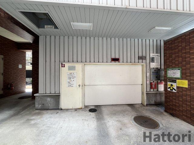 グランシス江坂の駐車場