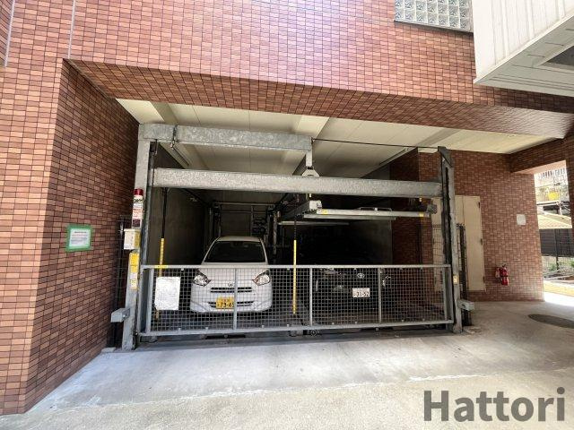 グランシス江坂の駐車場