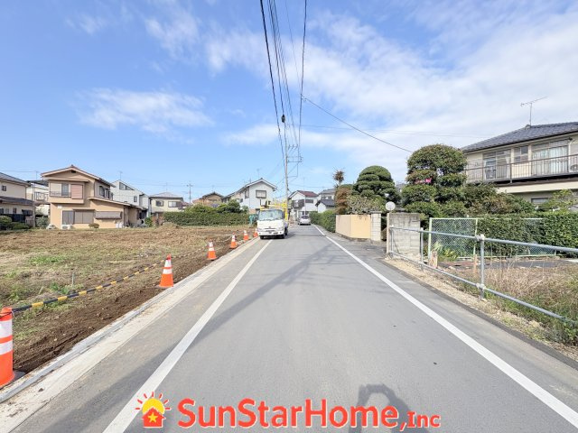 【サンスターホーム】あきる野市野辺　新築3号棟の前面道路含む現地写真