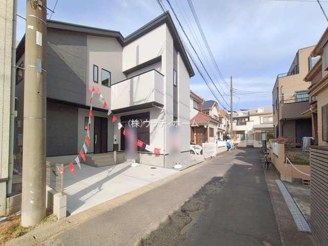 越谷市赤山町21期　新築一戸建ての前面道路含む現地写真