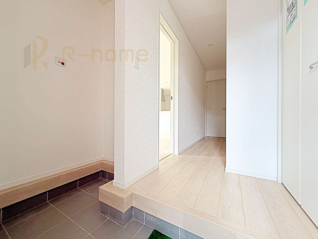 土浦市並木第15　新築戸建て　3号棟の玄関|シューズインクローゼット付きで玄関周りスッキリ♪