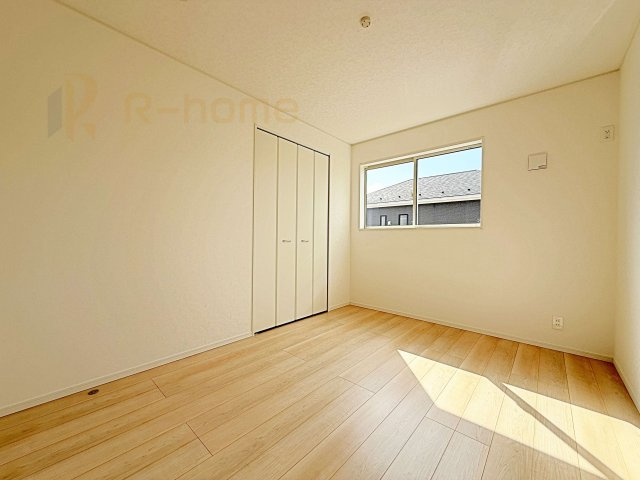 土浦市並木第15　新築戸建て　3号棟の洋室|お部屋のサッシにはペアガラスを採用、高い断熱性による省エネと結露対策に有効です♪