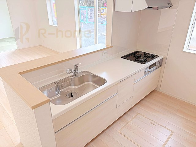 土浦市並木第15　新築戸建て　3号棟のキッチン|料理をしながら家族とコミュニケーションが取れる対面式システムキッチン。