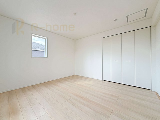 土浦市並木第15　新築戸建て　3号棟の洋室|どんな部屋家具も合わせやすいシンプルな洋室！
たっぷりの日差しと心地よい風が舞い込む住まい♪