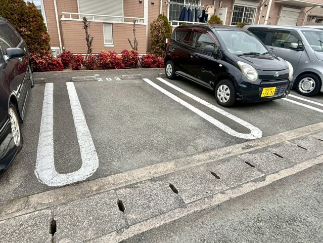 アンフィニ・Ｓの駐車場