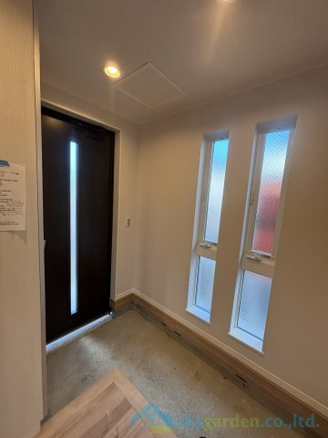 平塚市龍城ヶ丘　新築戸建　全3棟3号棟の玄関