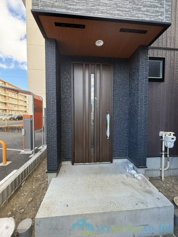 平塚市龍城ヶ丘　新築戸建　全3棟3号棟の玄関