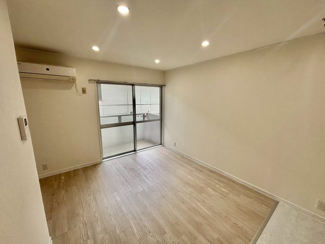 白国弘友ハイツの和室