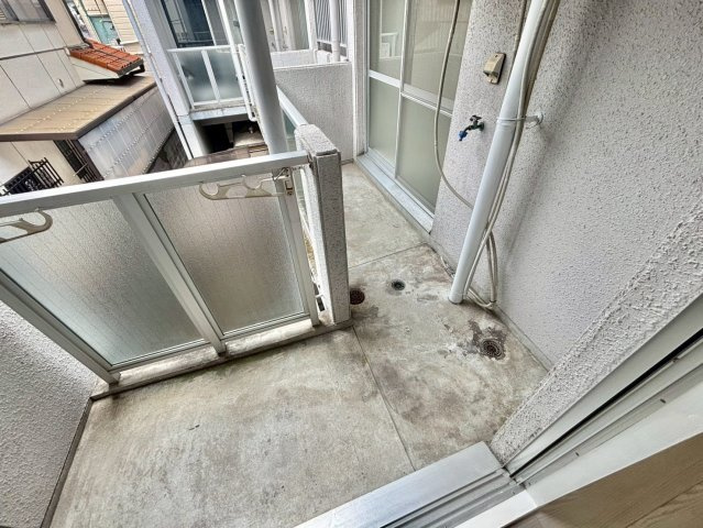 白国弘友ハイツのバルコニー