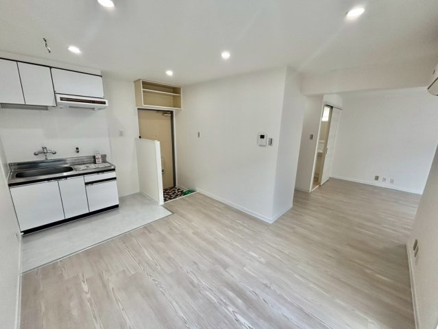 白国弘友ハイツの洋室