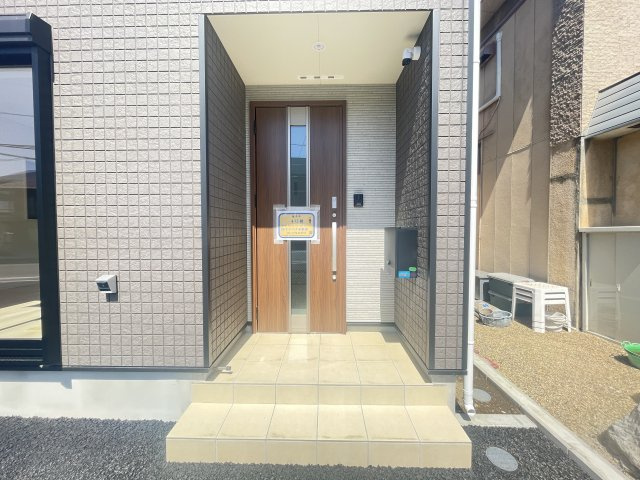 クレイドルガーデン八戸市小中野第7　4号棟の玄関