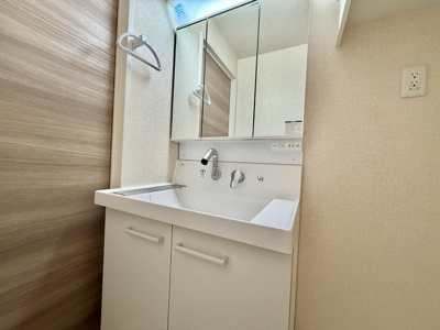 【洗面所】 | Premiere Y