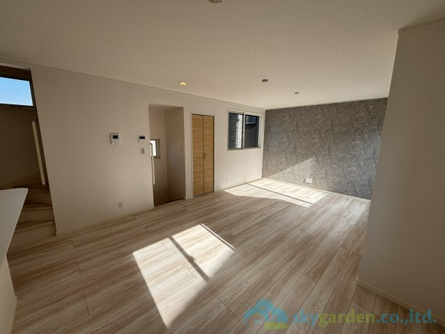 平塚市龍城ヶ丘　新築戸建　全3棟2号棟の居間・リビング