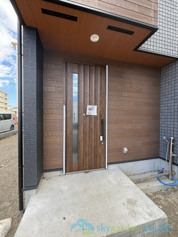 平塚市龍城ヶ丘　新築戸建　全3棟2号棟の玄関