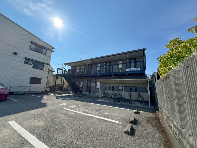 リバーサイド３３の駐車場