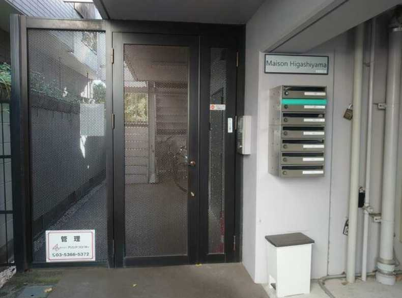 メゾン東山　敷金0　礼金0　陽当たり良好のエントランス