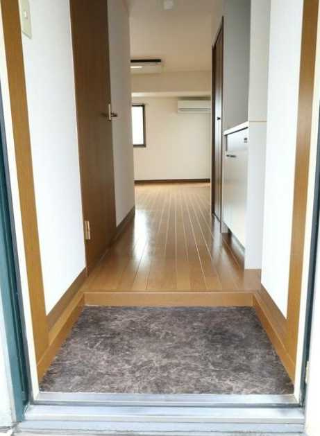 メゾン東山　敷金0　礼金0　陽当たり良好の玄関