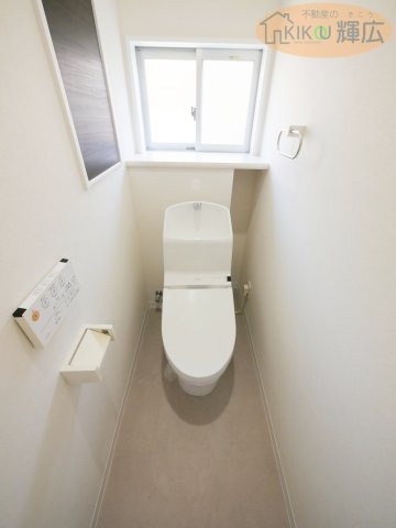 明石市大久保町大窪　中古戸建のトイレ