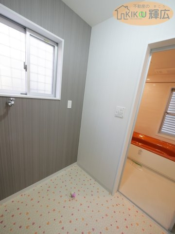 【脱衣所】 | 明石市大久保町大窪　中古戸建 | リフォーム前の写真です。2026年５月完成予定。