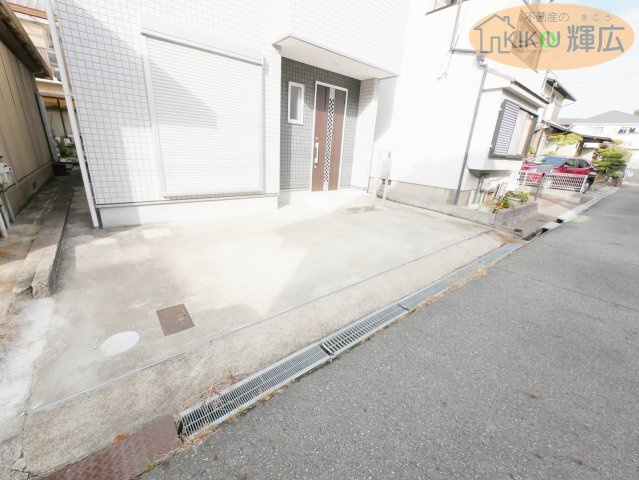 明石市大久保町大窪　中古戸建の駐車場