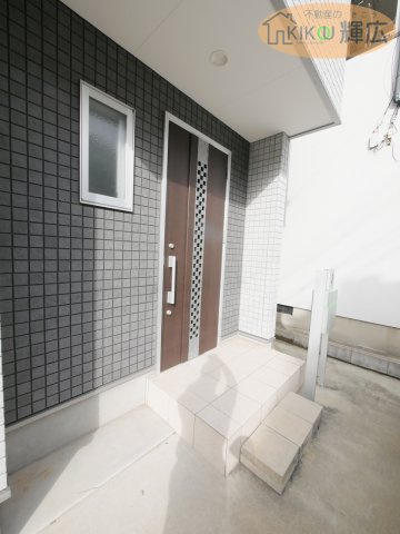 明石市大久保町大窪　中古戸建の玄関