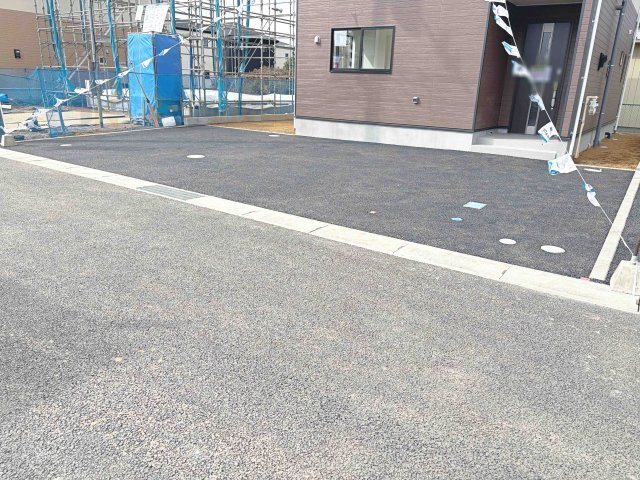 土浦市並木第15　新築戸建て　4号棟の駐車場|カースペースは2台お停めいただけます♪