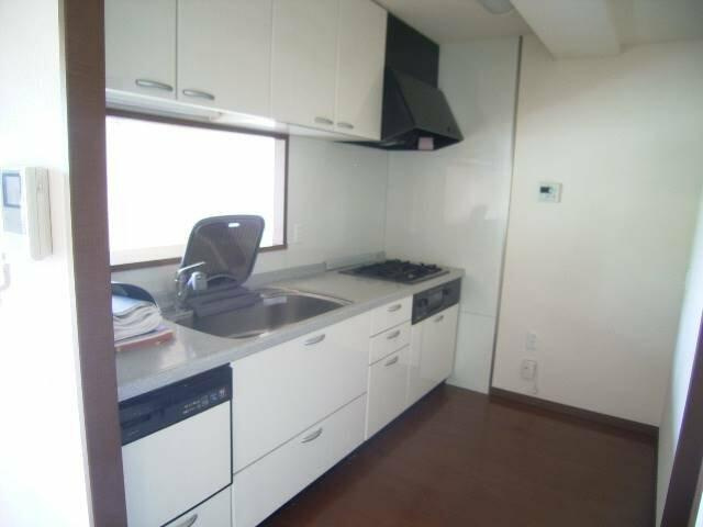 ビ・ウェル吉田町（１０３）のキッチン|現況が相違する場合は現況を優… 