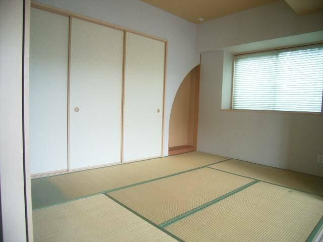 ビ・ウェル吉田町（１０３）の和室|現況が相違する場合は現況を優… 