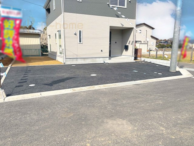 土浦市並木第15　新築戸建て　5号棟の駐車場|カースペースは2台お停めいただけます♪