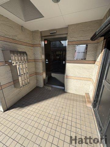 アズビー千里山のエントランス