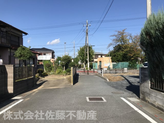 『鴻巣駅』東口19分・中央小学校まで10分圏内の住宅地の前面道路含む現地写真
