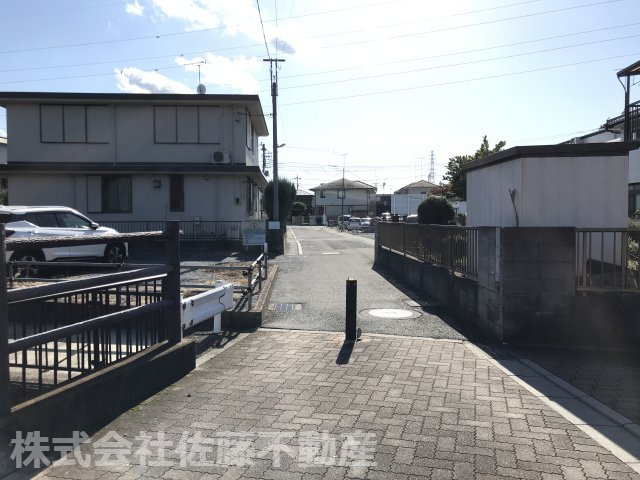 『鴻巣駅』東口19分・中央小学校まで10分圏内の住宅地の前面道路含む現地写真