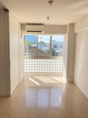 【居間・リビング】 | グランシャリオ | こちらのリビングで趣味の時間をお楽しみください