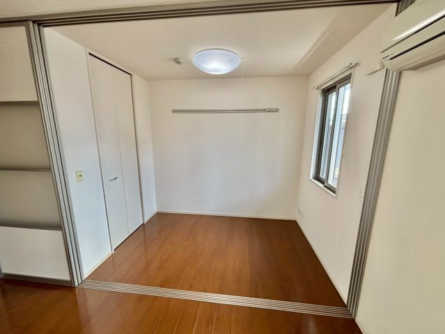 グレイシャスの洋室