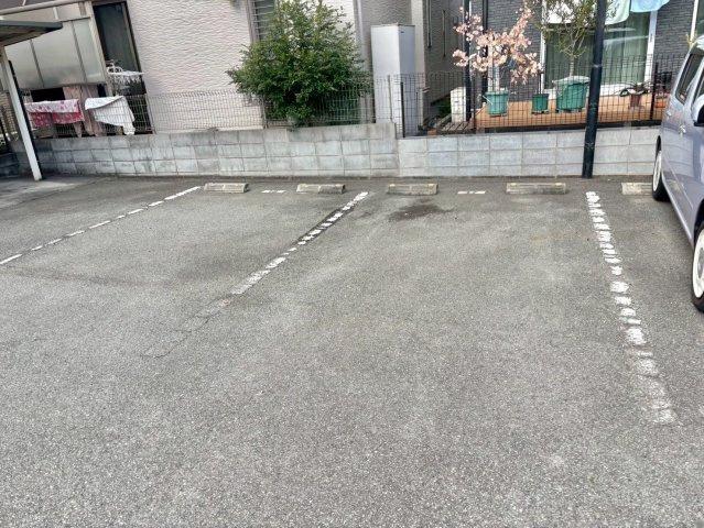 グレイシャスの駐車場