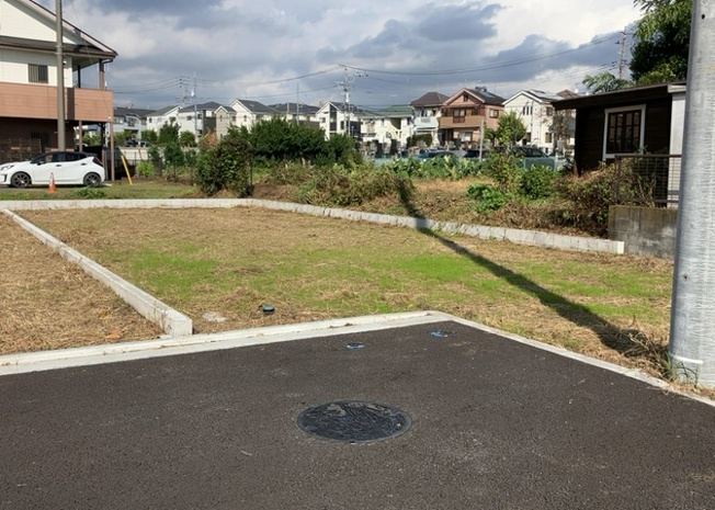 【外観】 | 土地購入を検討されている場合、境界杭がない状態で購入してしまうと境界確定測量をする必要があり、費用がかかります。購入の前に、売主、隣土地所有者立ち合いのもと境界を確定し境界杭を設置するのがベストです。