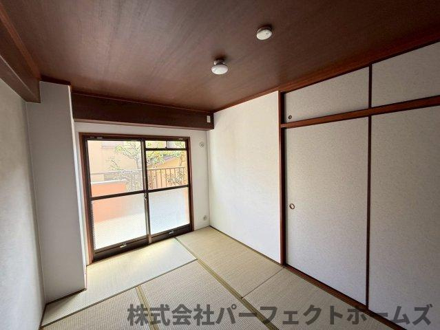 ライオンズマンション枚方の和室|畳の上でゆっくりとくつろげる和室です