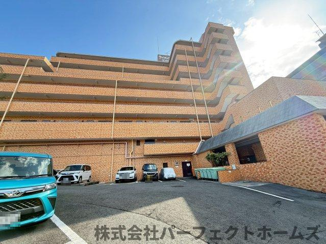 ライオンズマンション枚方の駐車場