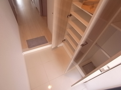 【玄関】 | レアシス津田沼前原の丘 | 収納もある玄関です