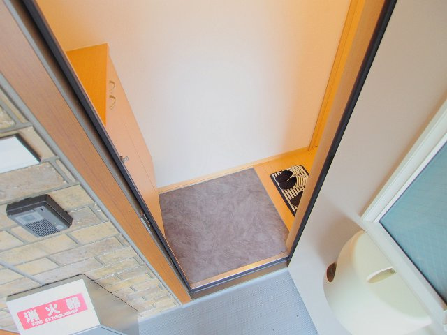 ファミール宮上 D棟の玄関